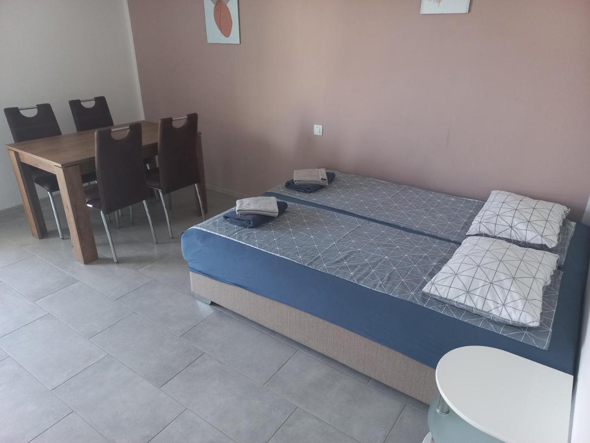 Rosemary & Free Parking Apartment